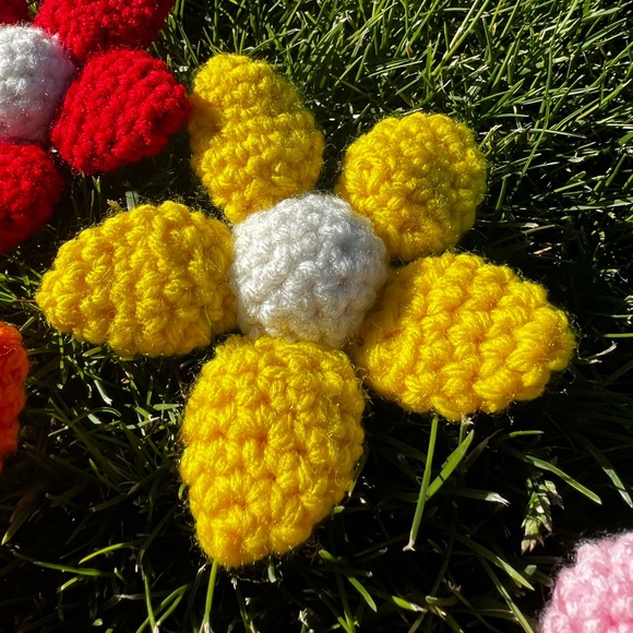 3/$20 Hand Crocheted Springtime Daisy Flower Keychain! - Picture 4 of 17